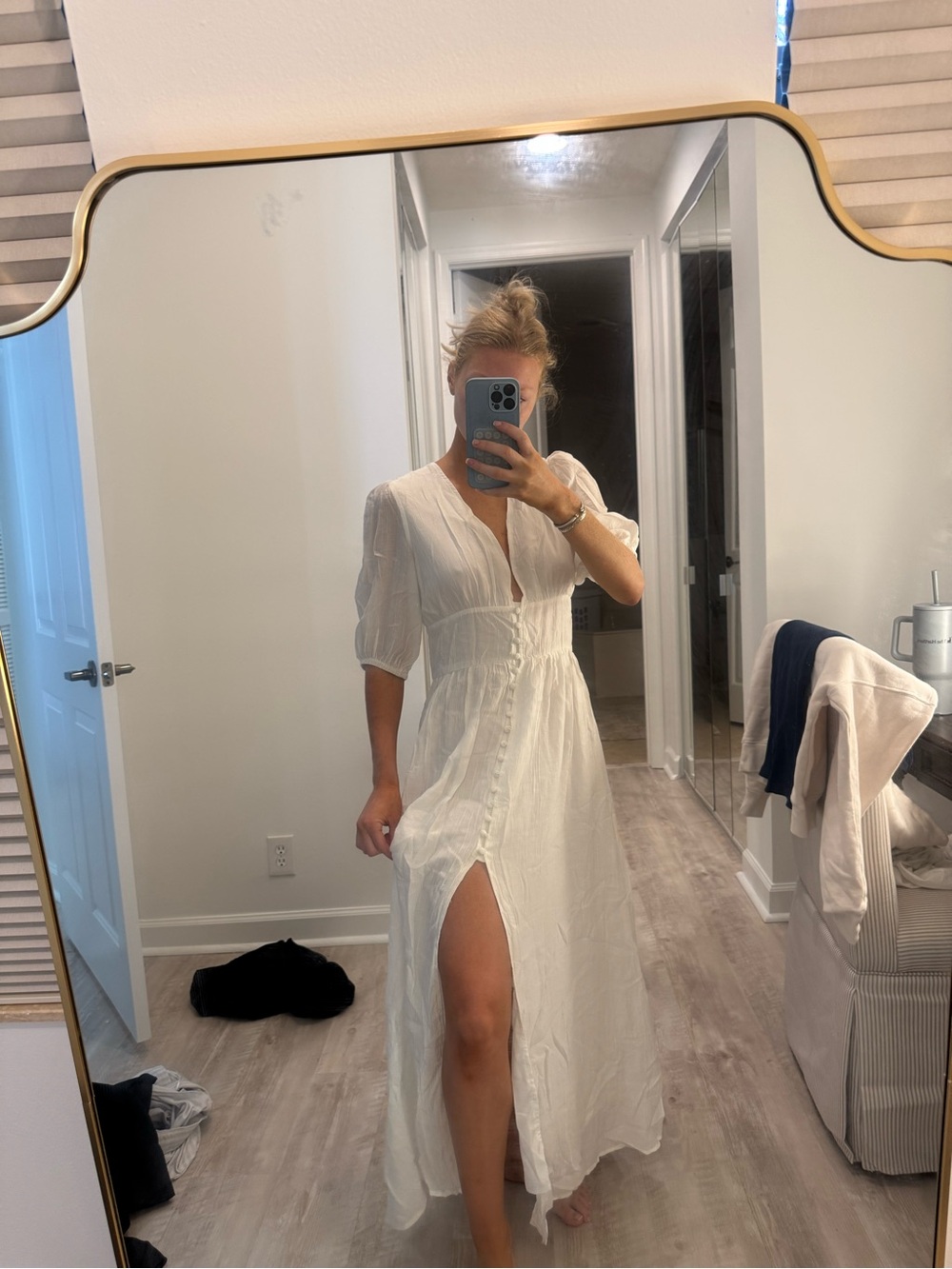 White V-Neck Maxi Dress with Short Puff Sleeves - Picture 4 of 7